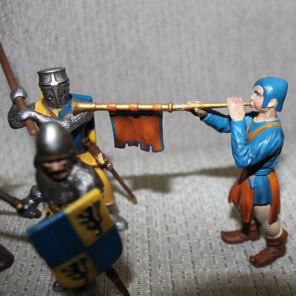 3/$55❤️5pc Schleich +15pc D&D Inc lot medieval knights figures horses trumpeter - Picture 5 of 11